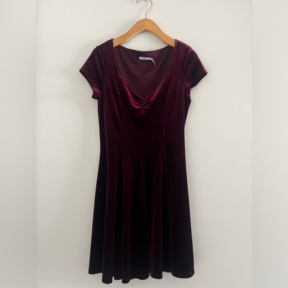 Kimchi Blue Dresses & Skirts - Kimchi Blue Burgundy Stretch Velvet Mini Dress Sz S